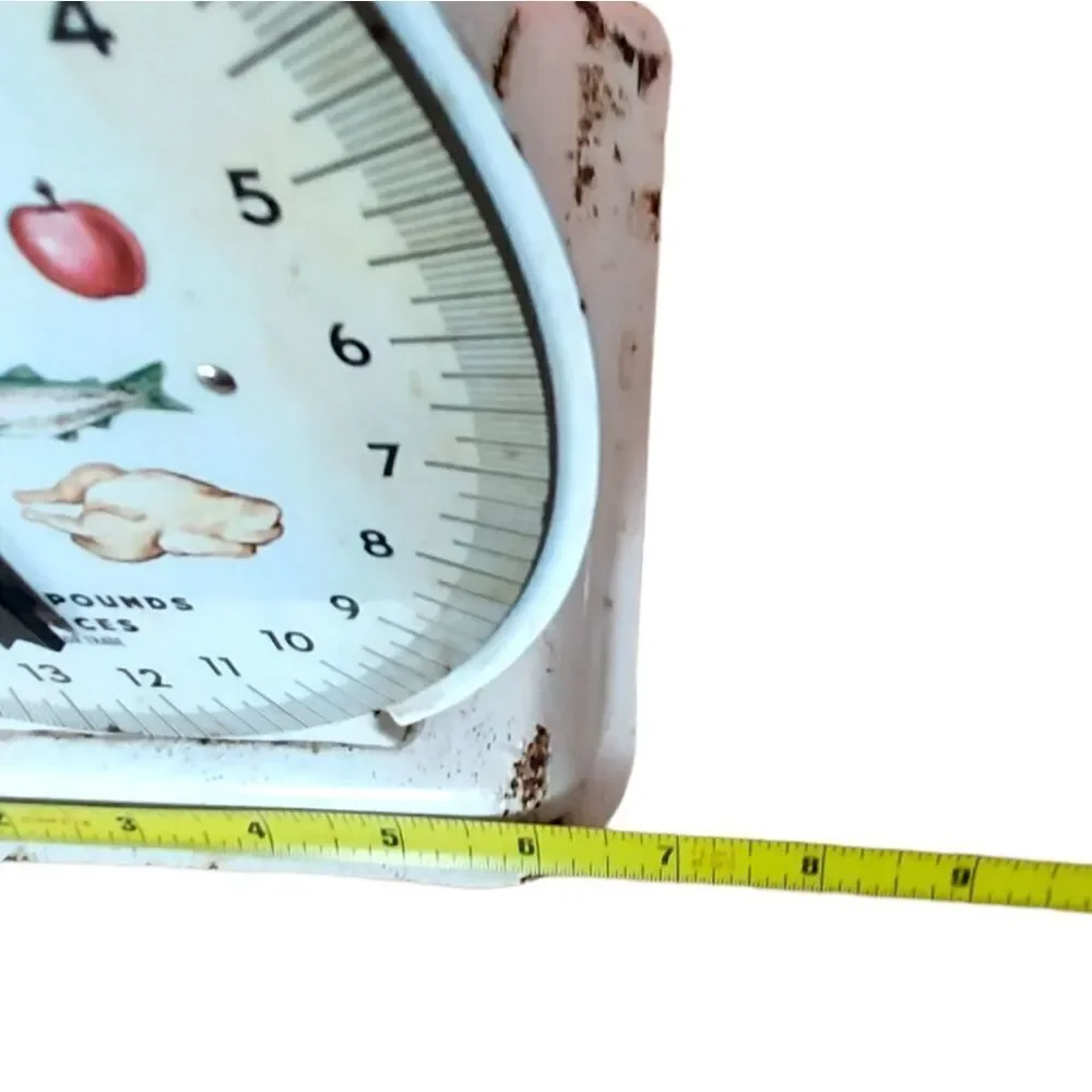 Vintage '60s household scale, in  original box